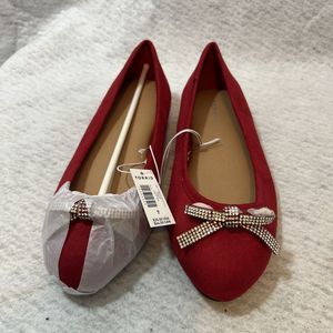 Torrid red ballet dress shoe with silver sparkly bow womens size 7WW